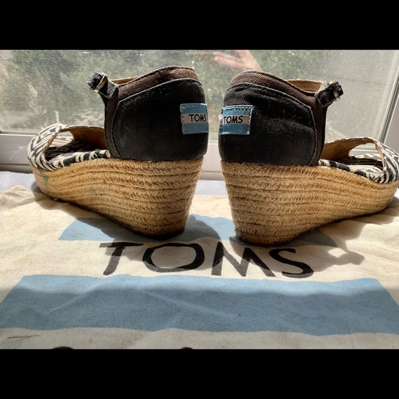 Toms Tribal Espadrille Wedges - Picture 4 of 10